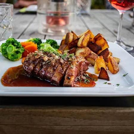 Vandenbeld Wines 4* Minzac